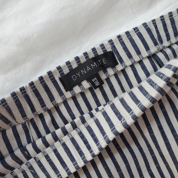 Pinstripe miniskirt - Picture 2 of 3